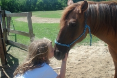 br-girls-kissing-her-horse